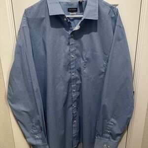 Van Heusen Men's Light Blue Button Down Shirt